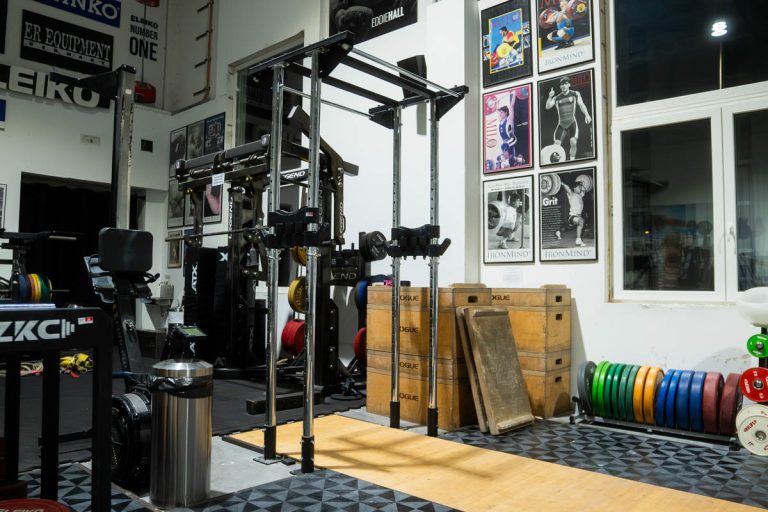 weightlifting-assistance-1-768x512