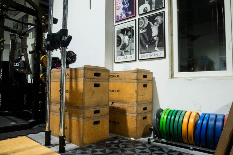 weightlifting-assistance-2-768x512