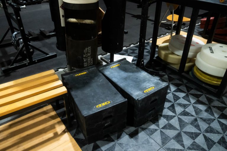 weightlifting-assistance-4-768x512